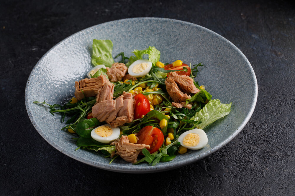 Salad with tuna