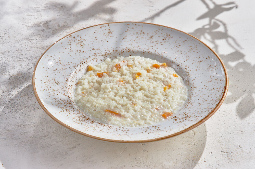 Rice porridge with dried apricots