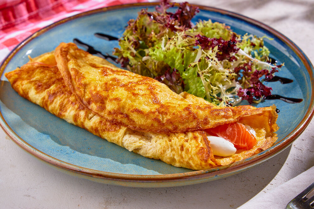 Omelette with cream cheese and salmon