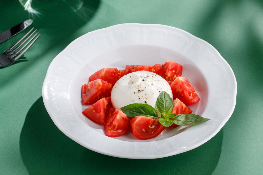 Burrata with tomatoes