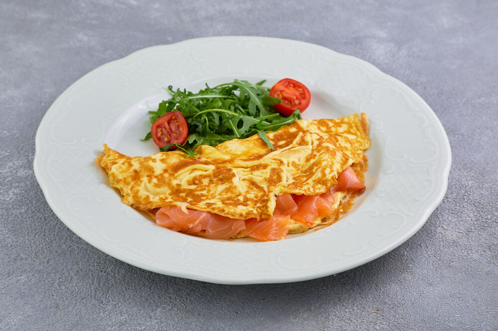Omelette with soft-salted salmon and cream cheese