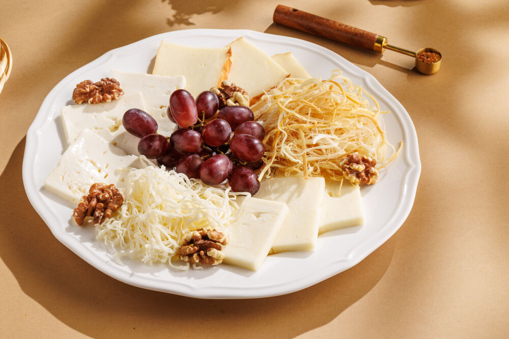 Ассорти из домашних сыров