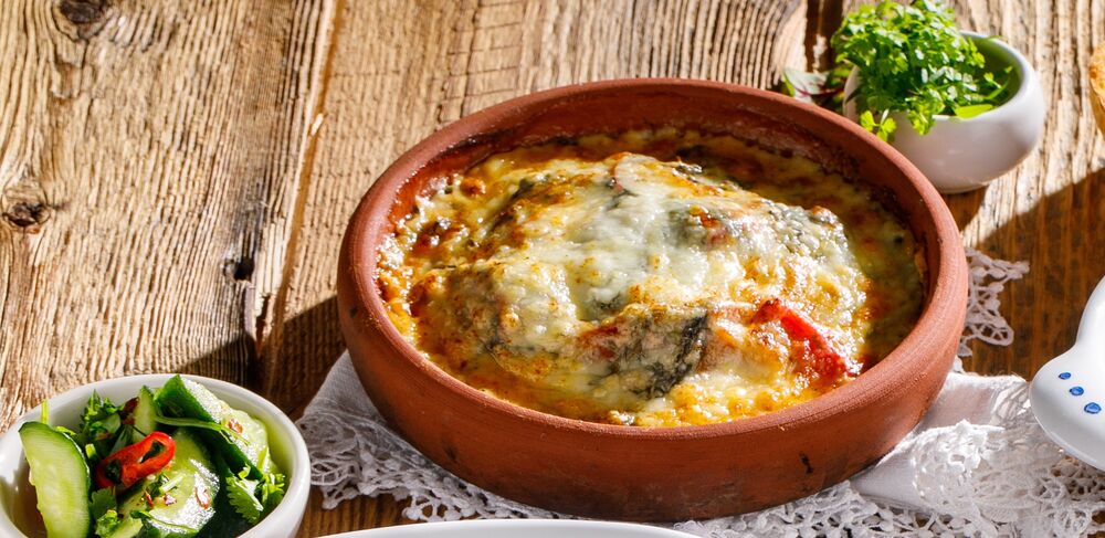 Fried cheese Suluguni with tomatoes