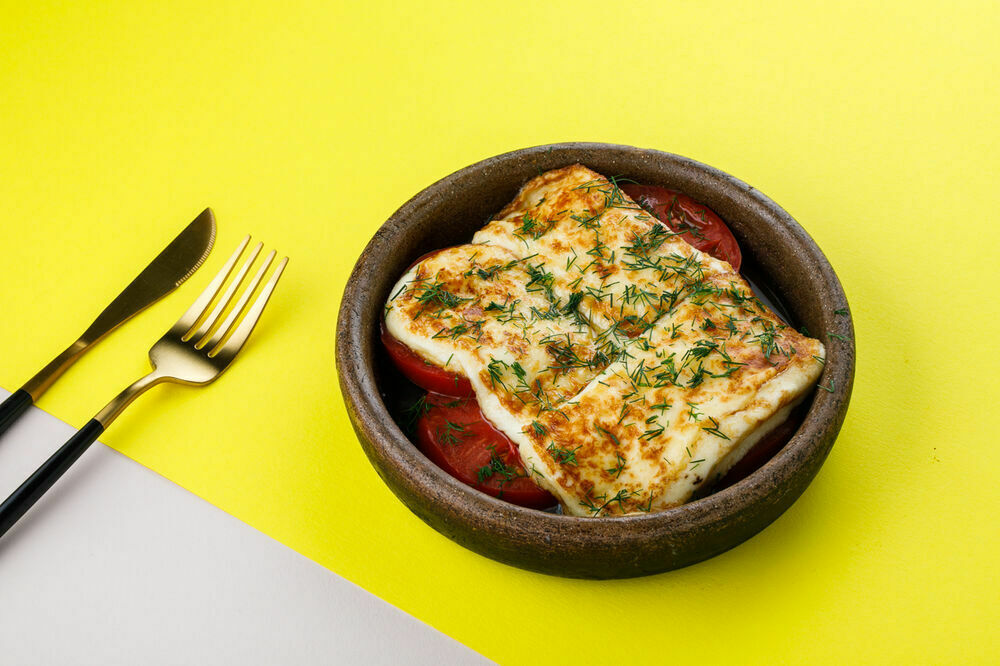 Fried cheese Suluguni with tomatoes