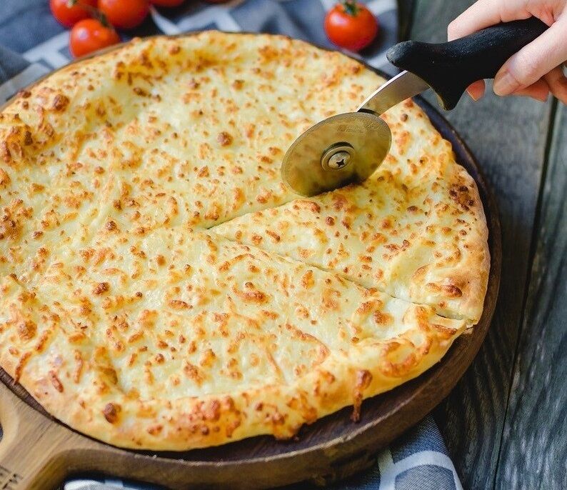 Three khachapuri for choice