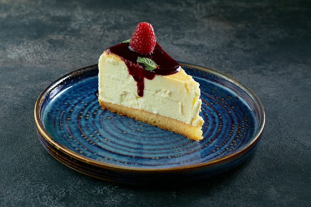 Cheesecake with strawberry sauce