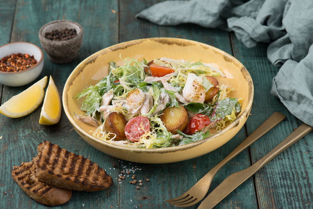 Salad with mackerel from home smoker