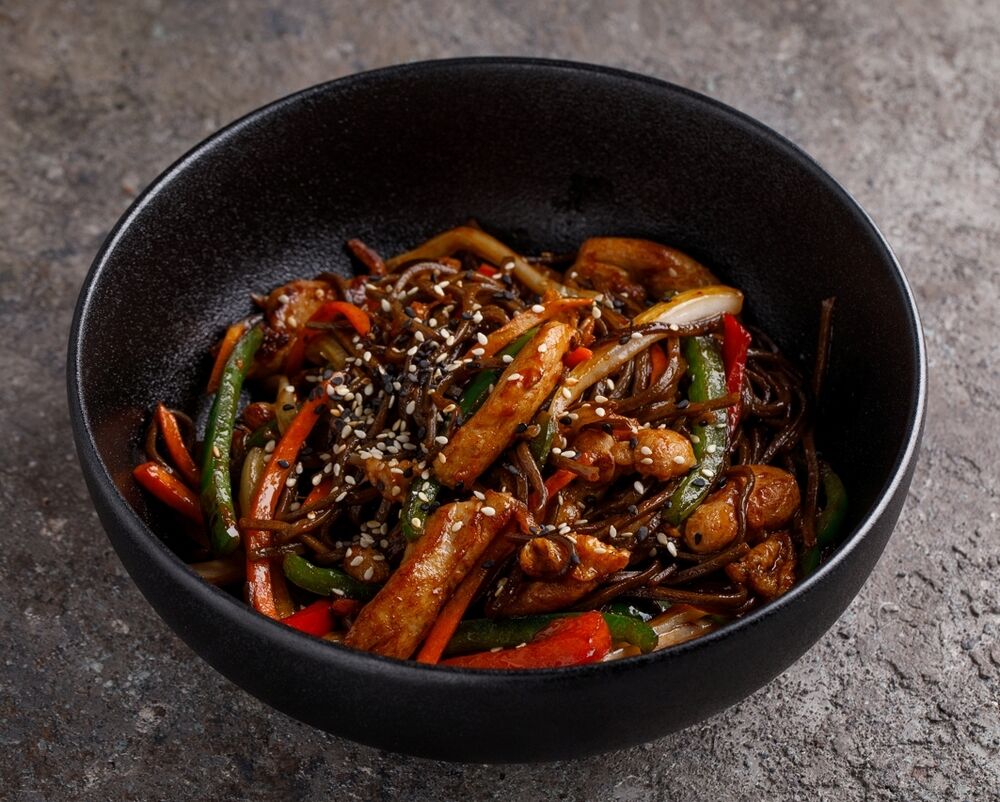 Buckwheat noodles with vegetables