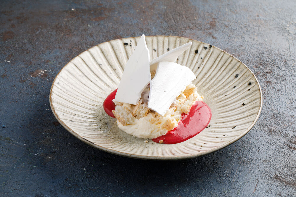 "LYLOVA" with cold lingberries and cedar nuts
