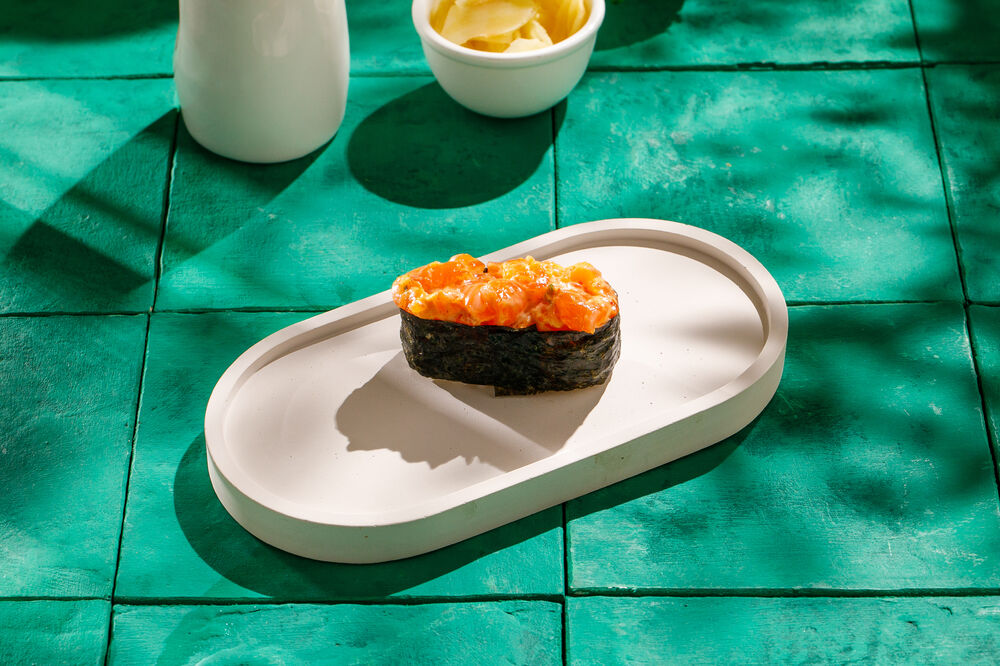 Запечённые суши с лососем