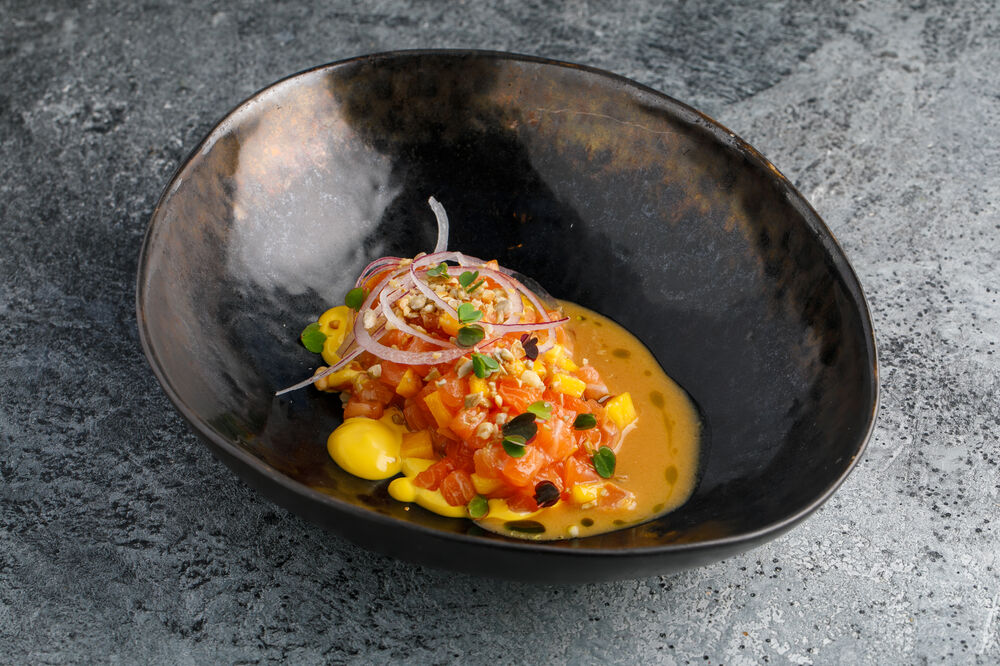 Salmon tartar with mango and sesame seed