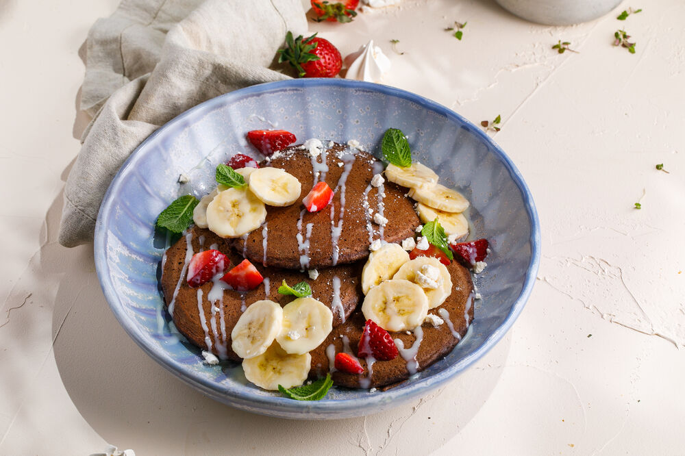 Chocolate punkcakes with condensed milk and banana