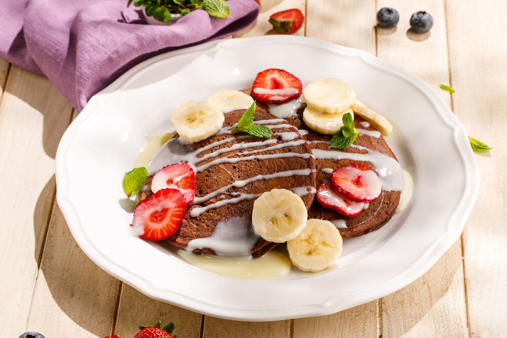 Chocolate punkcakes with condensed milk and banana