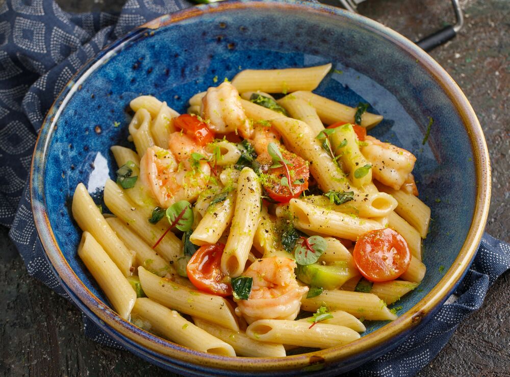Pasta with zucchini and shrimps