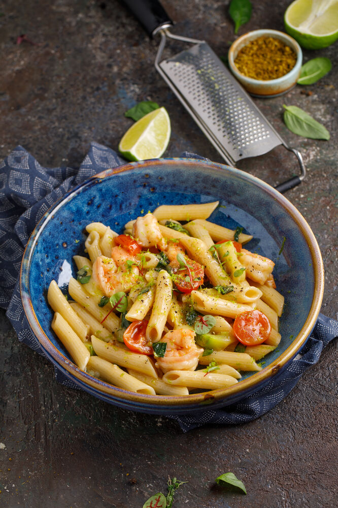 Pasta with zucchini and shrimps