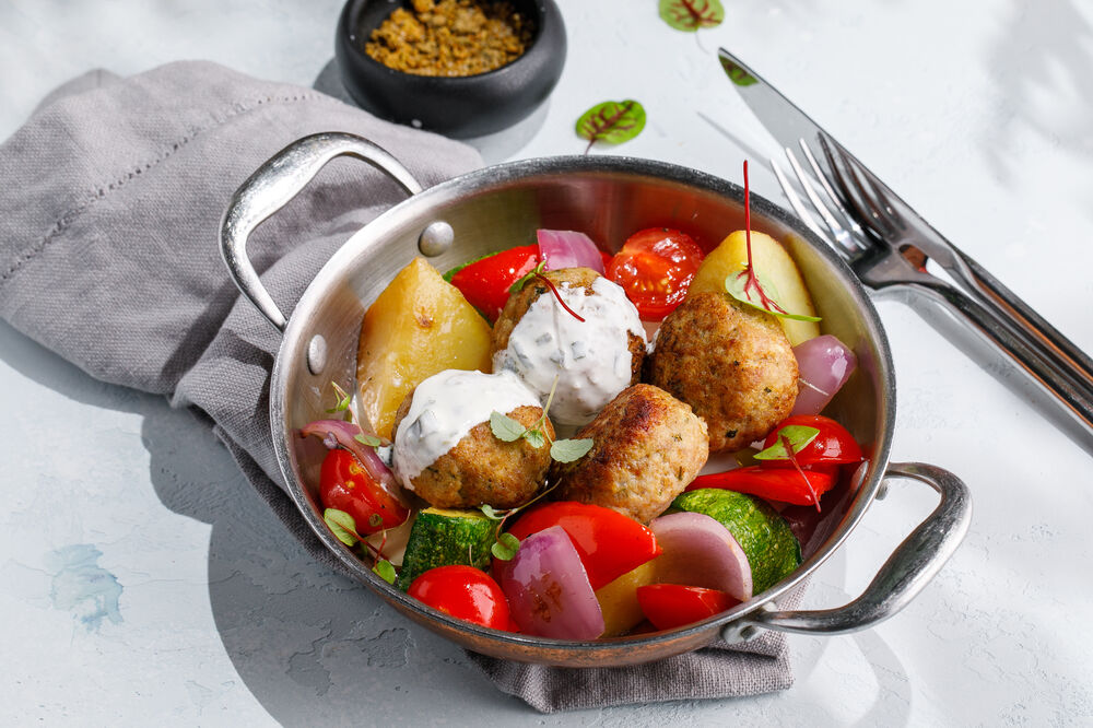 Cutlets from turkey with vegetables