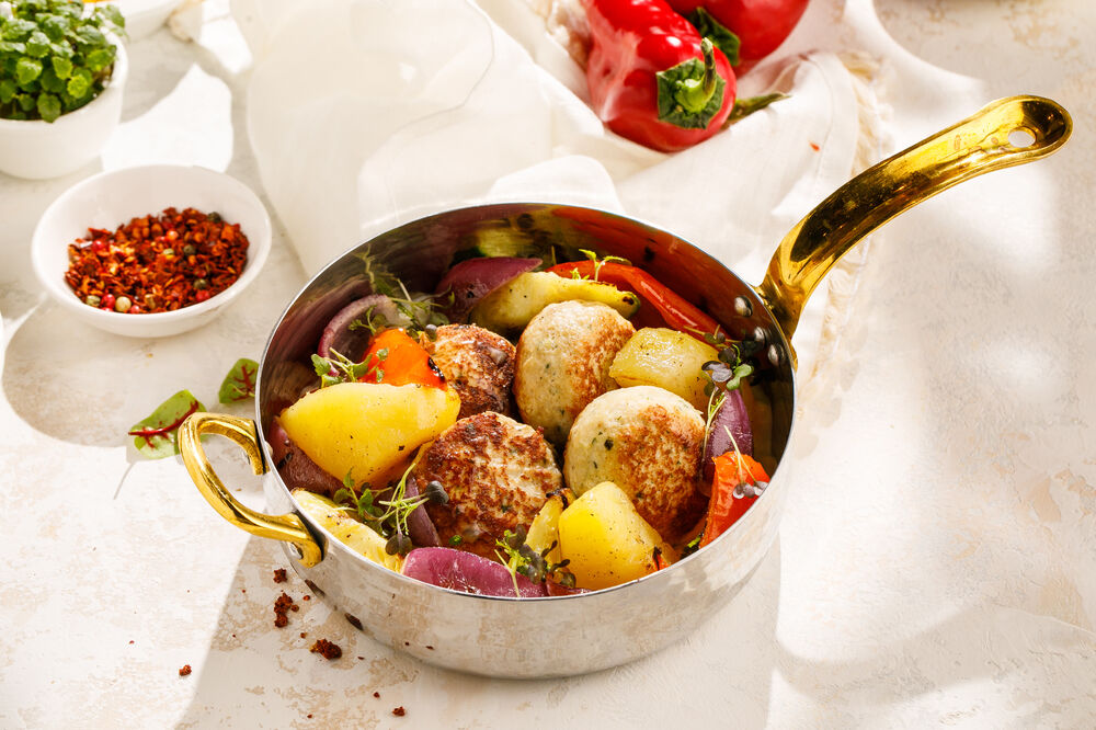 Cutlets from turkey with vegetables