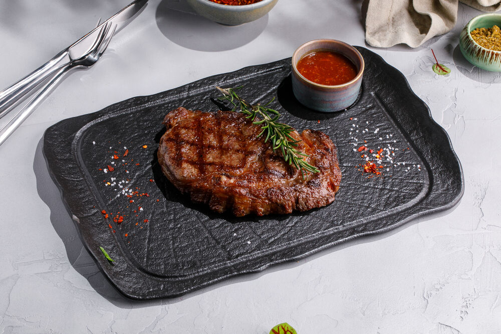  Grilled marbled beef steak