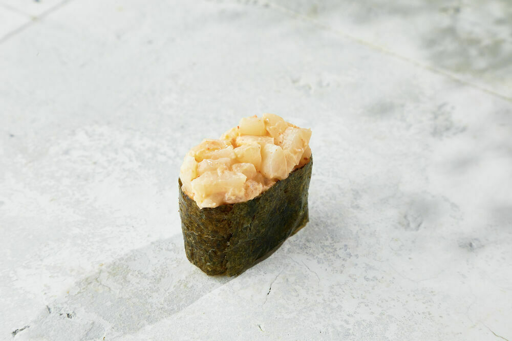 Spicy sushi scallop