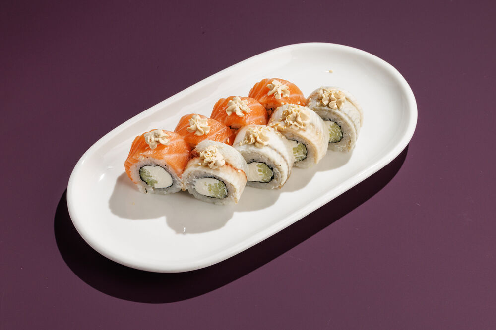 Creamy roll with salmon and eel