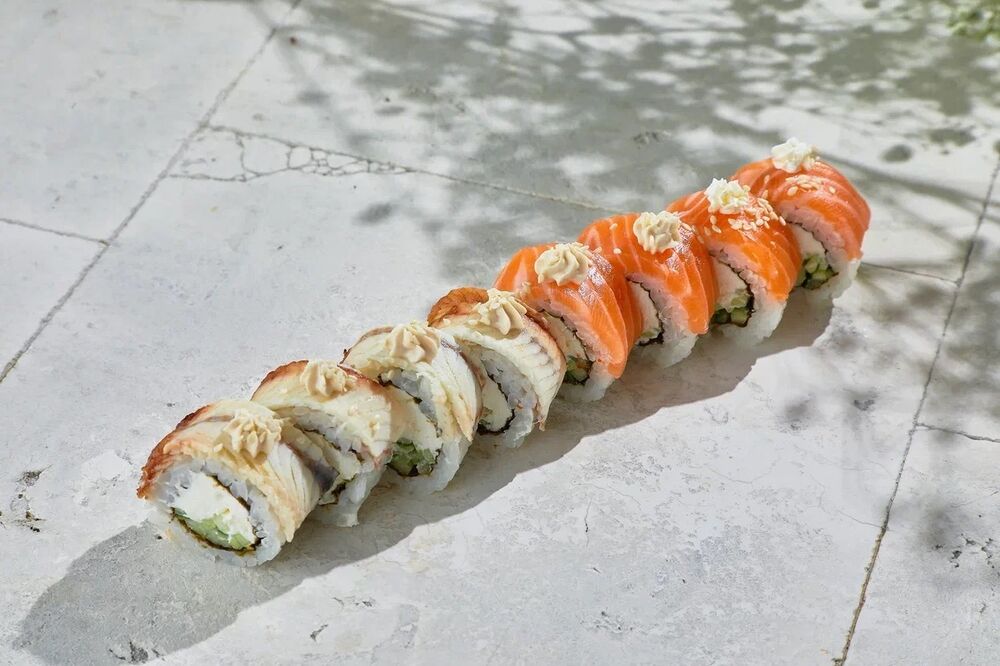 Creamy roll with salmon and eel