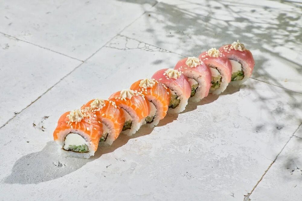 Creamy roll with salmon and tuna