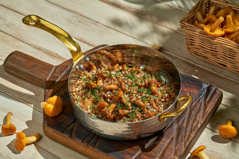 Buckwheat with chanterelles