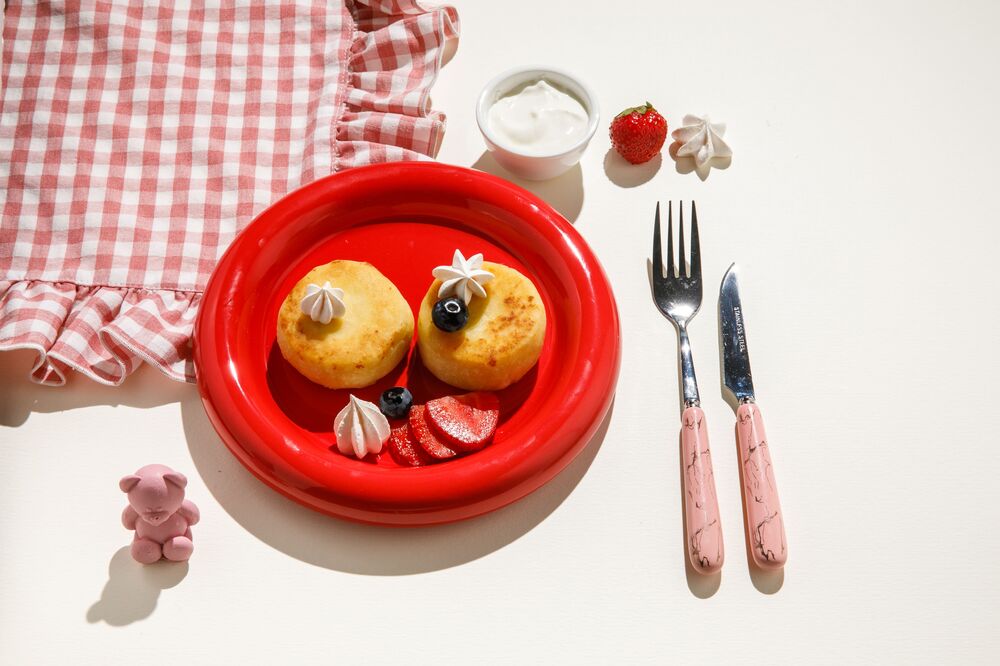 Cheesecakes with raisins for children