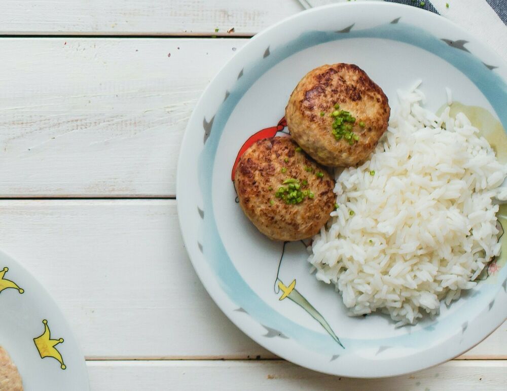Chicken cutlets with sauce to choose from