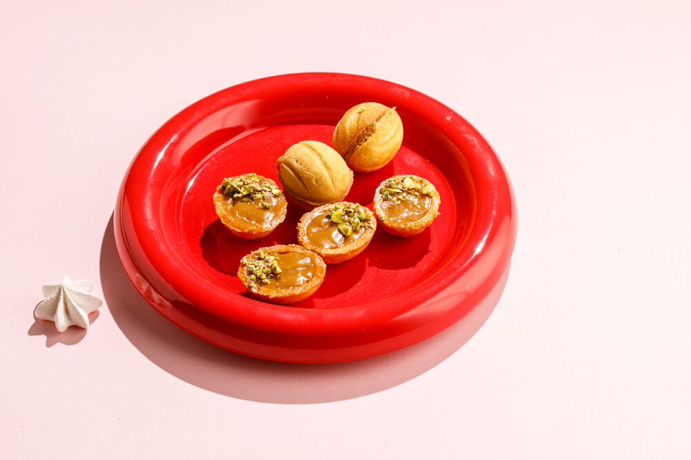 Nuts with boiled condensed milk 