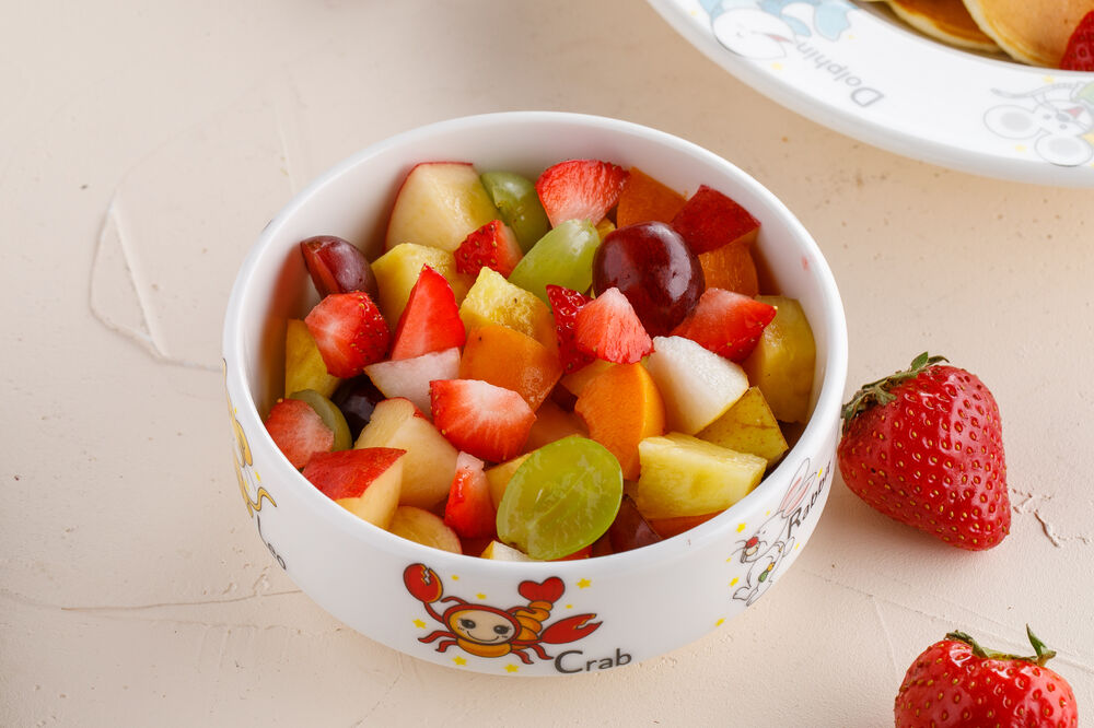 Fruit salad with berry sauce