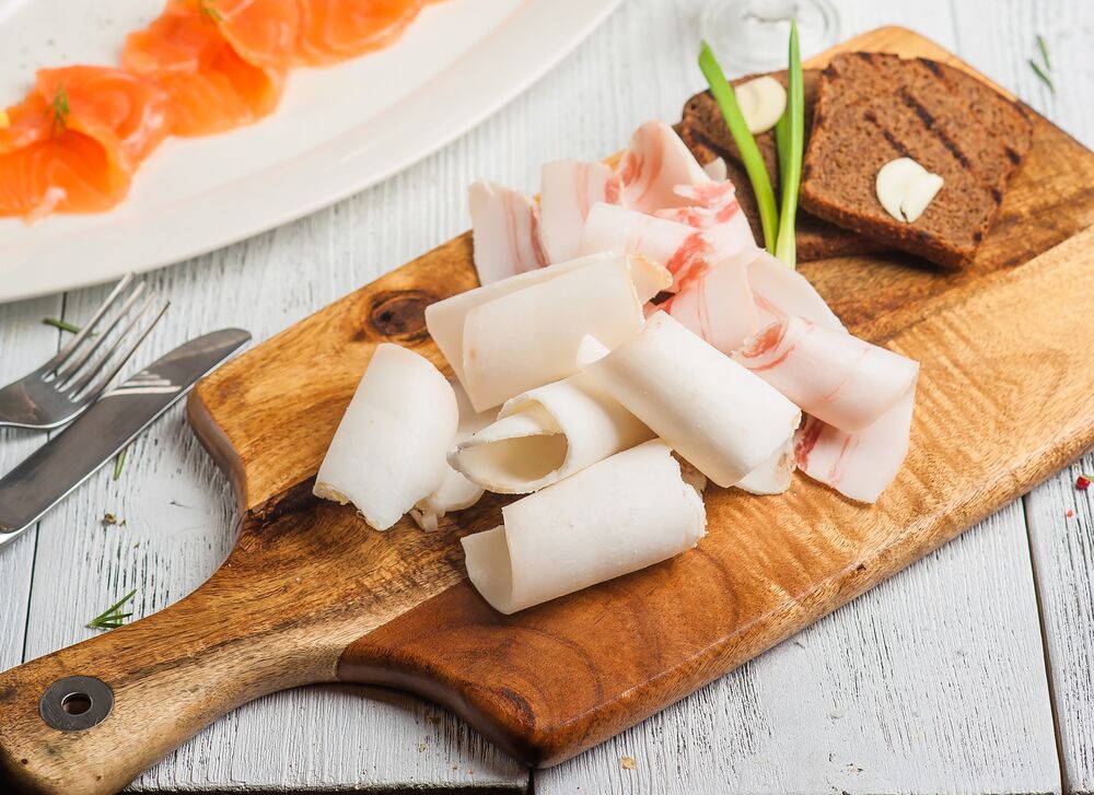 Homemade lard with garlic
