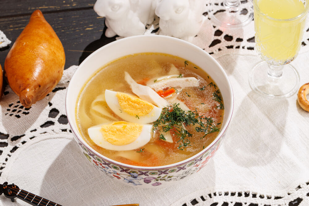 Broth with homemade noodles and chicken fillet 