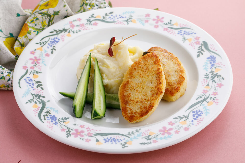 Atlantic cod cutlets with mashed potatoes
