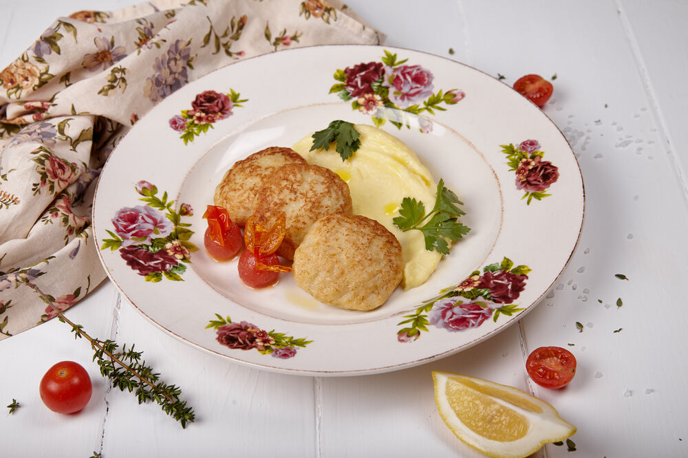 Pike cutlets with mashed potatoes