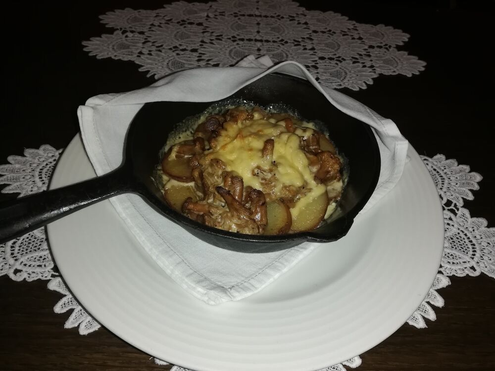 Лисички с запеченным картофелем
