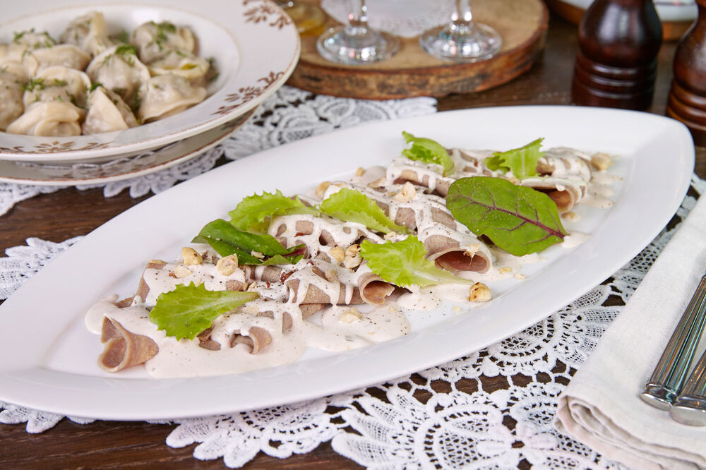 Телячий язык под соусом из нерки