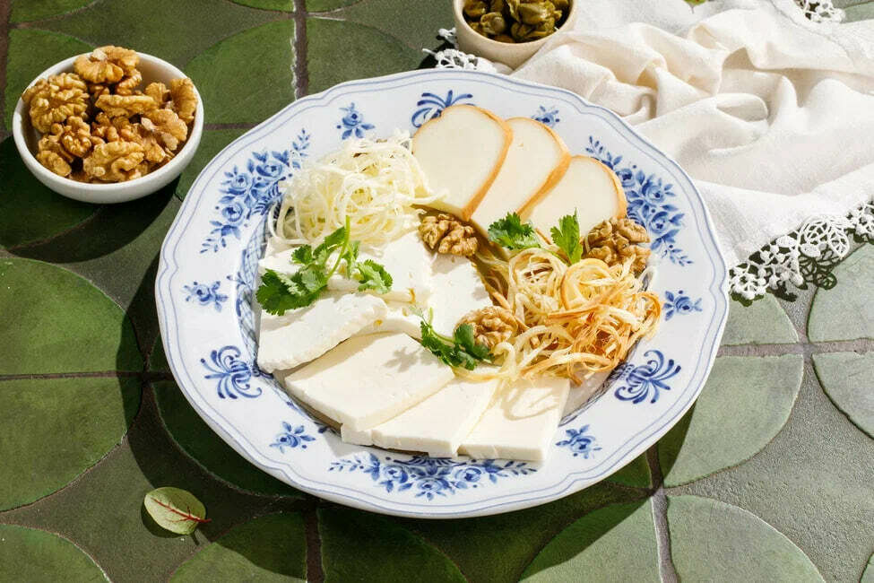 Ассорти из домашних сыров