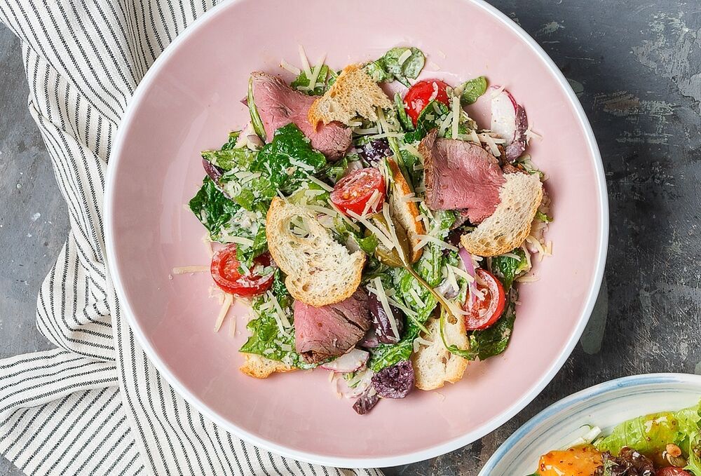 Salad with roast beef