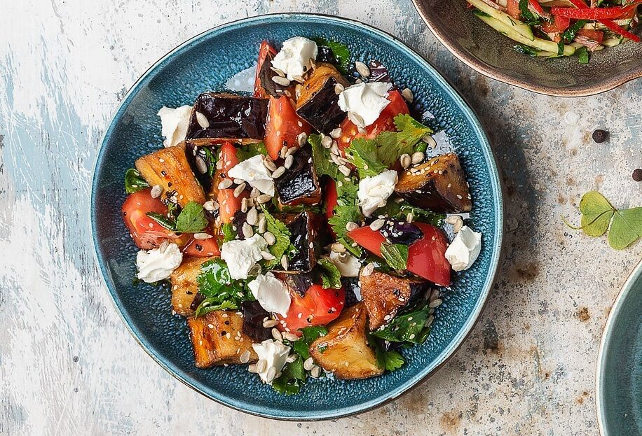 Salad with crispy eggplants