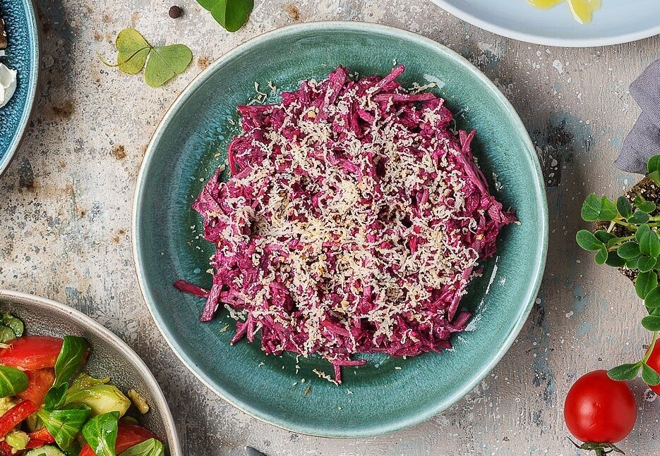 Salad with beetroot, veal and Suluguni cheese