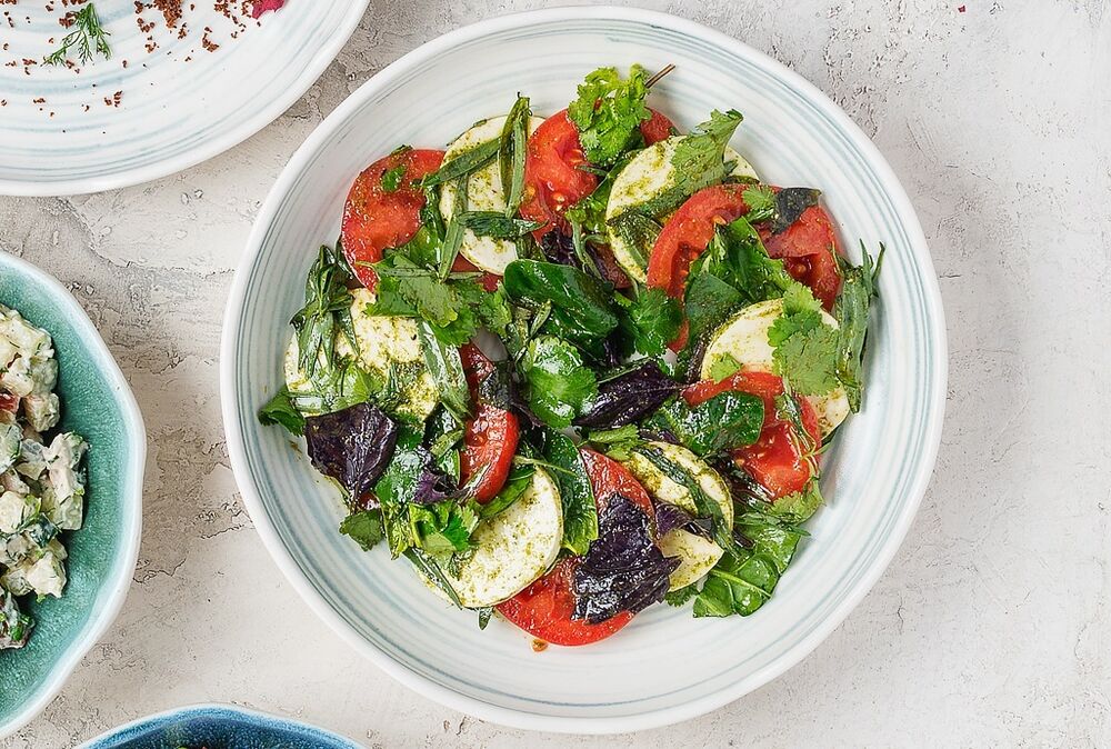 Kveli with tomatoes