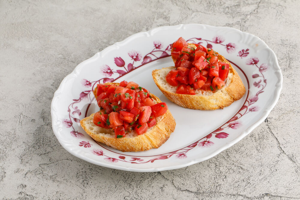 Brushetta with tomatoes and basil