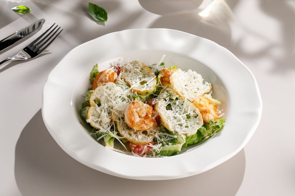 Caesar salad with shrimps