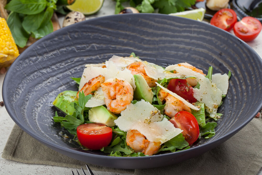 Arugula with shrimps