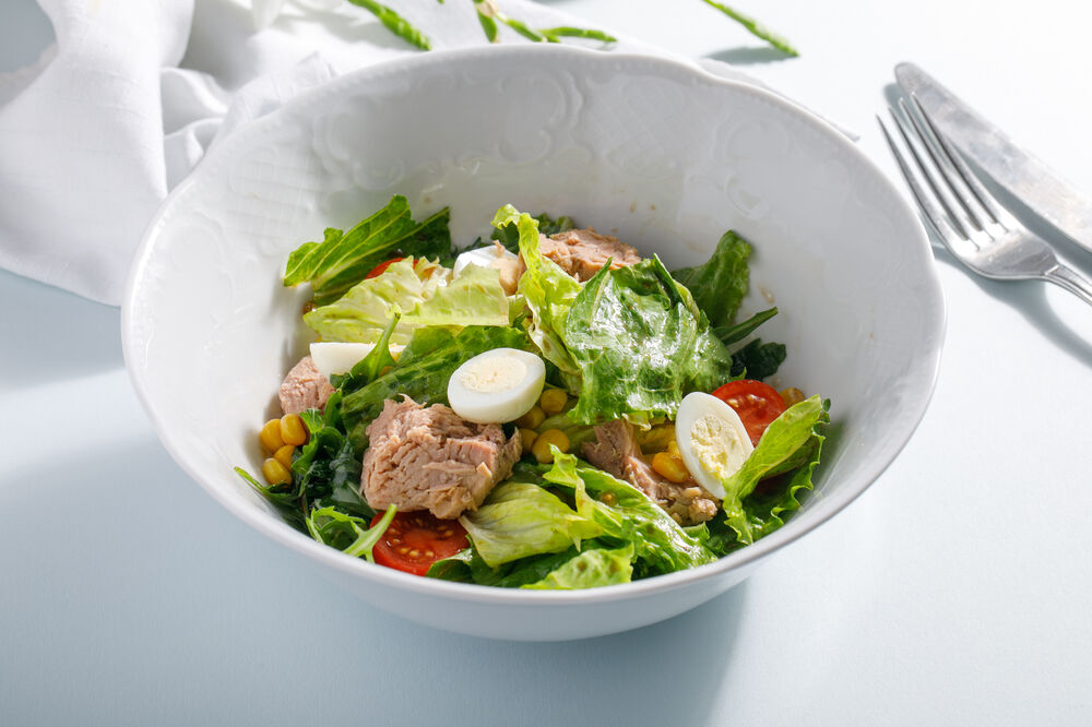 Italian salad with tuna 