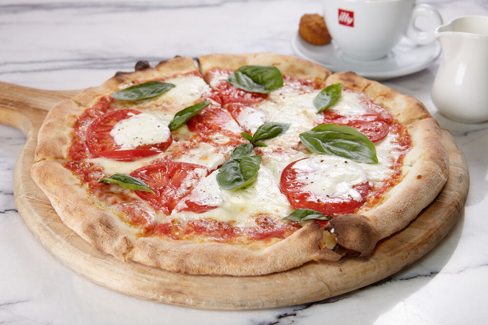 Pizza with Stracciatella and tomatoes