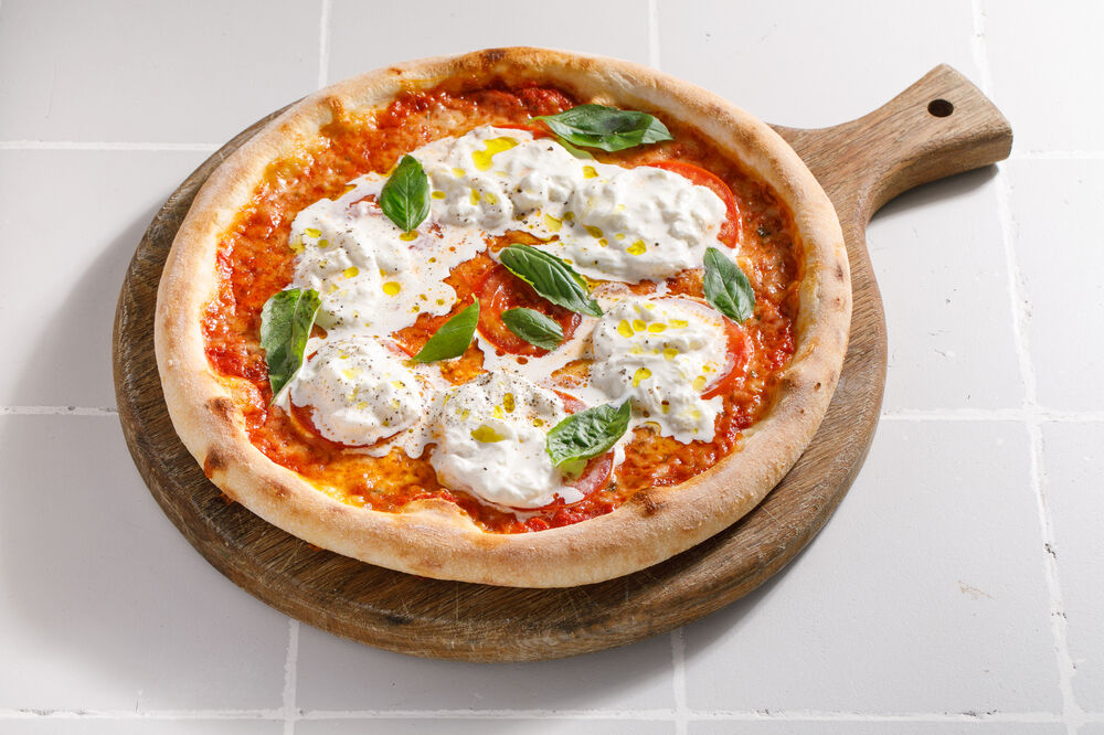 Pizza with Stracciatella and tomatoes
