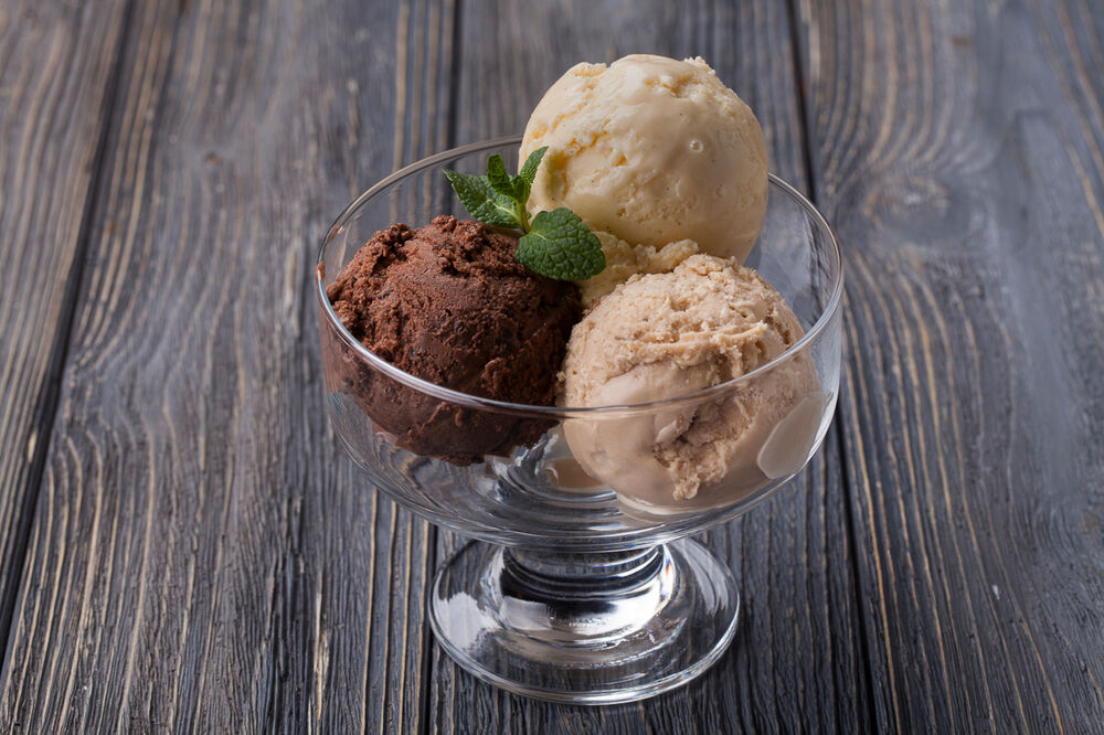 Chocolate ice cream (per scoop)