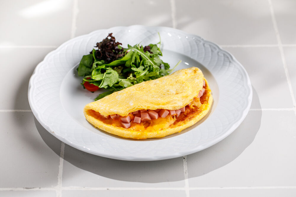 Omlette with ham and cheese